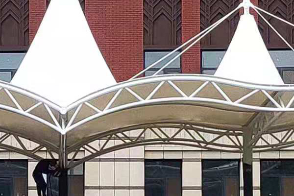 沈陽膜結(jié)構(gòu)建筑為什么喜歡建造成尖頂？